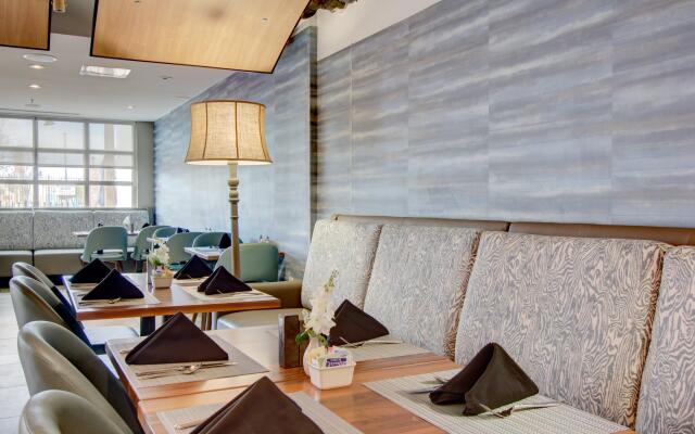 Crowne Plaza Charleston Airport - Conv Ctr by IHG