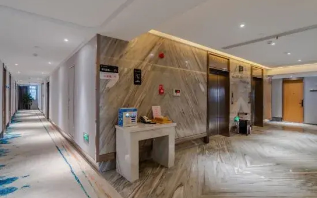 Carlstun International Hotel