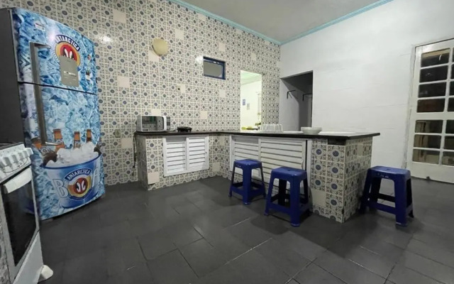 Casa térrea a 2 min da praia dos anjos