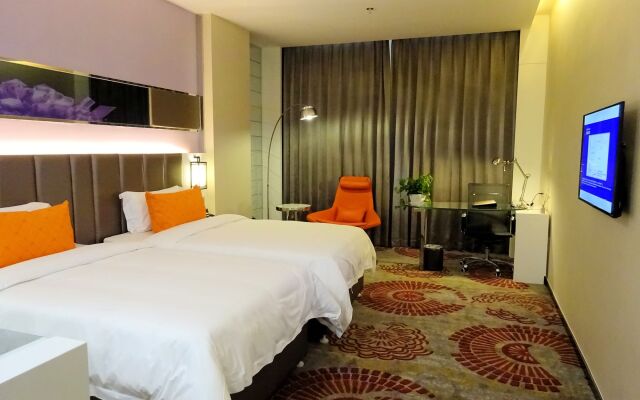 Holiday Villa Hotel & Residence