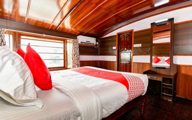 Oyo 24920 Indraprastha Royal Castle Sharing Houseboat