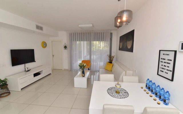 דירת גן דלוקס-Deluxe Garden Apartment by CRWON