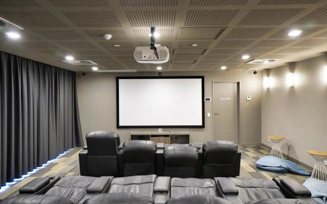 Luxury 2 Bedroom Apartment - Adelaide CBD