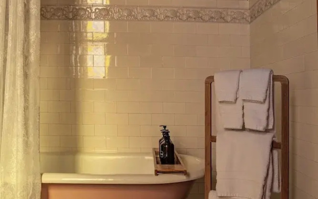 Chateau Tivoli Bed and Breakfast