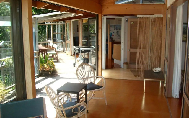 Bush Beach Delight - Onetangi Holiday Home