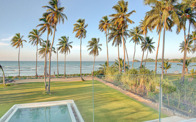 Luxury 10br Beachfront Stunner With Private Pool