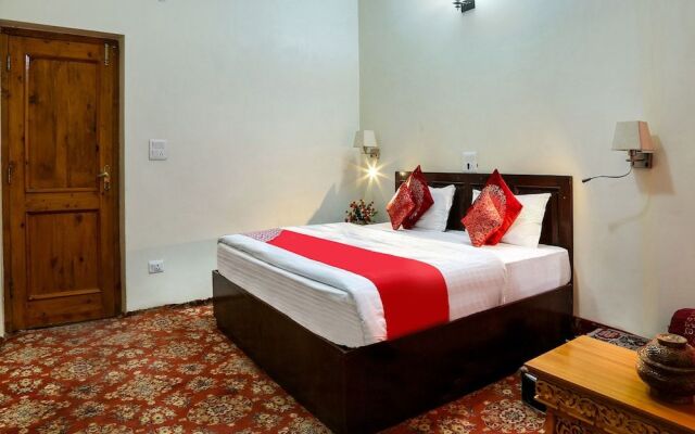 OYO 13223 Hotel Tak