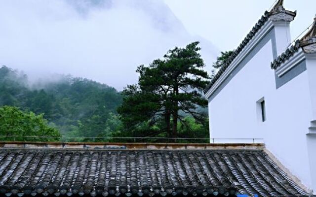 Xiangyuan Yungu Holiday Hotel