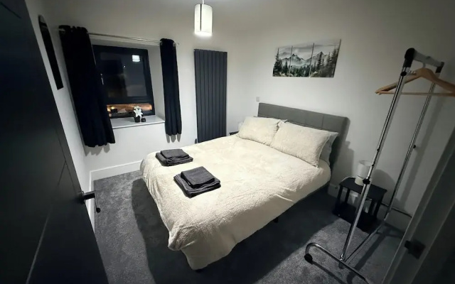 Luxury Home 5 Bedroom 3 Bathroom Games Room Parking