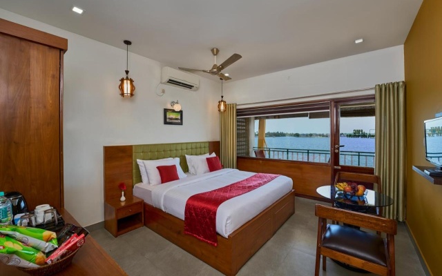 Mira's PMC Lakeshore Resort – Guest Rooms – Muhamma