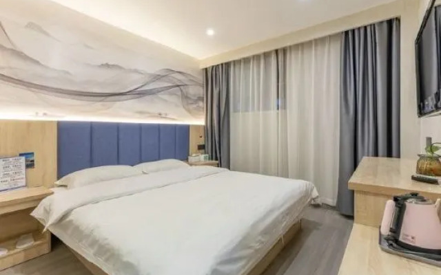 Qingfeng Hotel (Nanjing Maiyuqiao Subway Station)