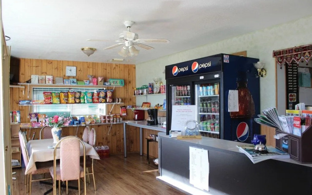 Raval Paradise Motel & RV Park