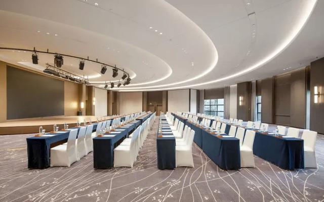 Yuexiu Hotel Guangzhou, Curio Collection by Hilton