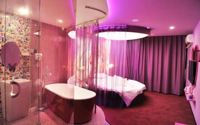 Eaka Hotel