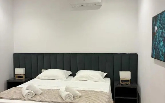 Clinton Tirana Inn
