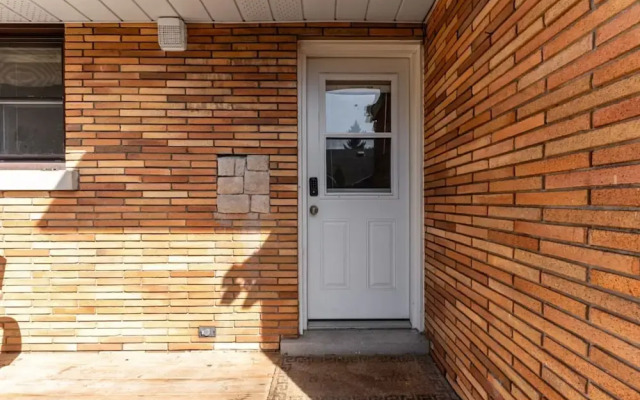 Charming 3BR Home in Quiet Kitchener Neighborhood