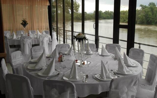 Alfa Hotel