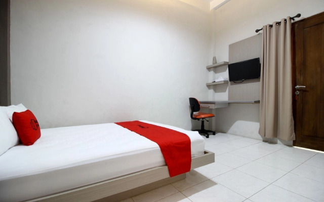 RedDoorz Plus near UPN Jogjakarta 2