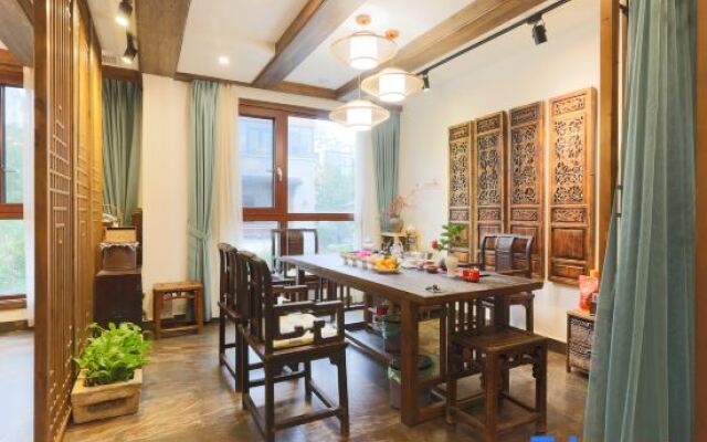 Wuyuan Fangzi Tea Homestay (Wuyuan High-speed Railway Station Xiangao Ancient City Branch)