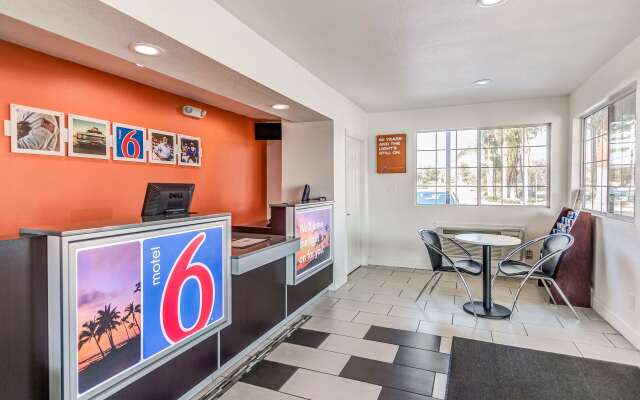 Motel 6 Visalia, CA