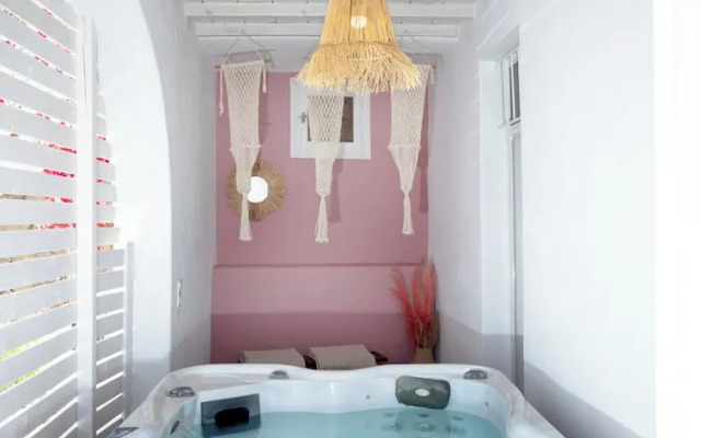 Amelie Suites