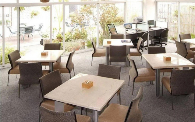 Cambridge Yang Kang Hotel