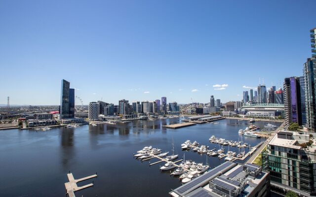 Central Melbourne 2br2bt APT on Collins St+parking