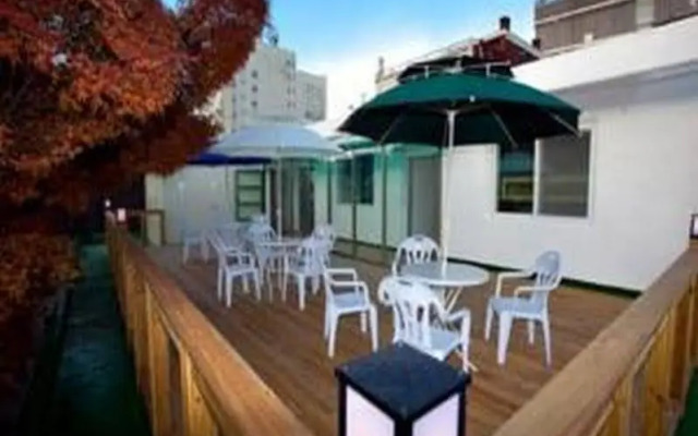 Neighbors Guesthouse