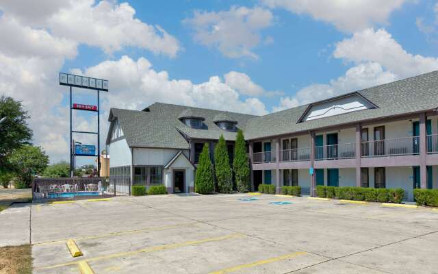 Howard Johnson by Wyndham San Marcos