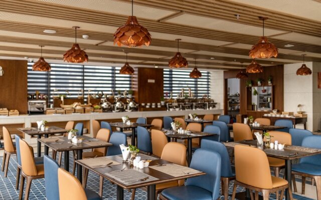 Mangata Beachfront Hotel