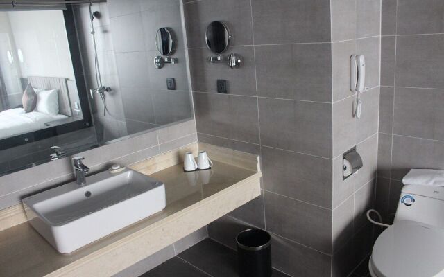 Muong Thanh Grand Bai Chay Hotel