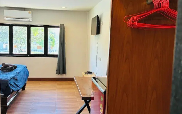 Apartment Wat Sawang Arom 09