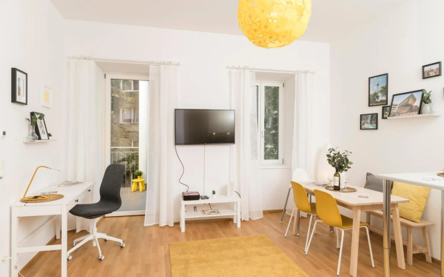 Prater Balcony Suite by ichbucheAT