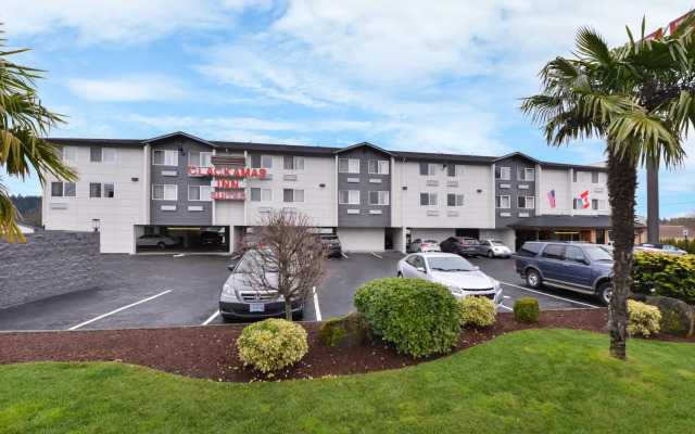 Clackamas Inn & Suites