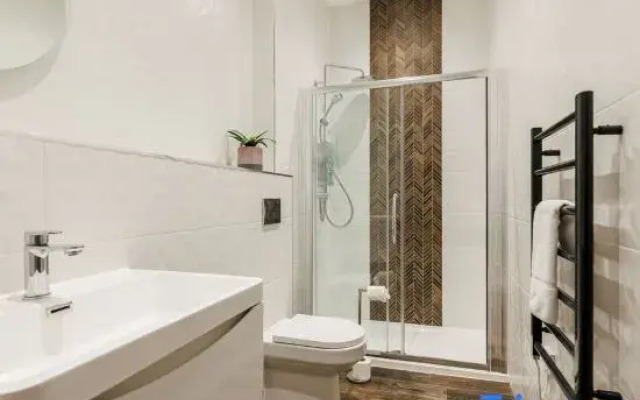 Classy, Coastal 1-Bed Apt w/ Free Gym & Wi-Fi