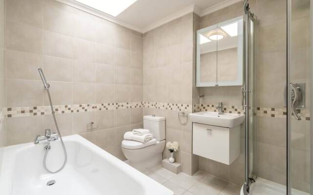 Elegant 3 Bedroom Flat Close to Kensington Garden