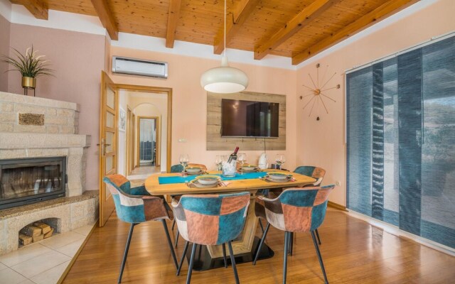 Awesome Home in Lakmartin With Wifi and 3 Bedrooms