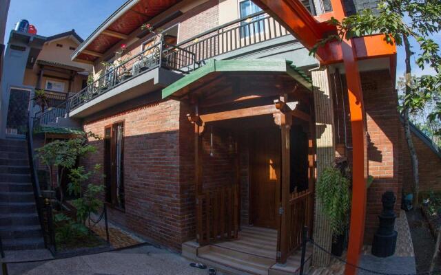 Crown Guest House