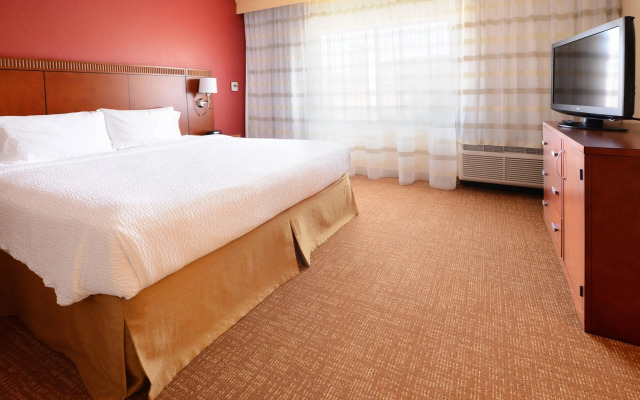 Courtyard by Marriott Dallas Arlington/Entertainment Dist