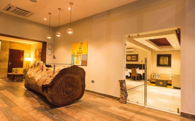 Earl Heights Suites Hotel