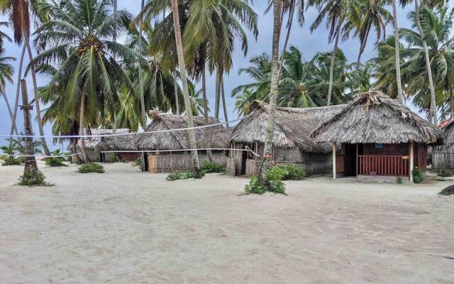 Cabins on paradise San Blas island