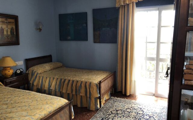 Rentcostadelsol Villa Pinares