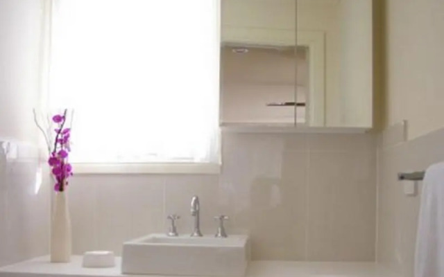 Deakin Executive Apartment