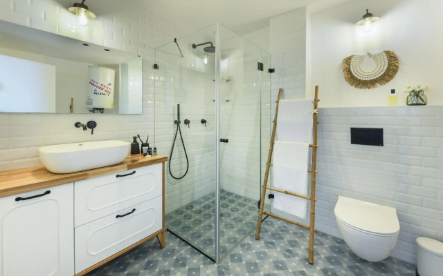 Grand Apartment with Amazing Balcony with Sea View