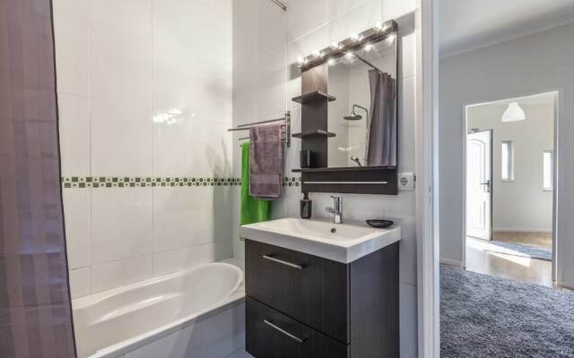 Carvalhosa Apartment