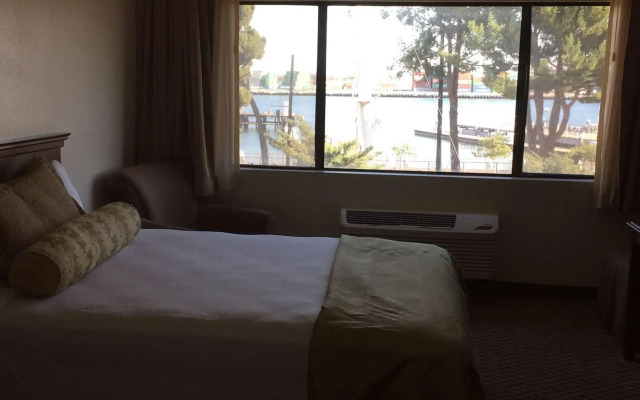 Portside Inn & Suites