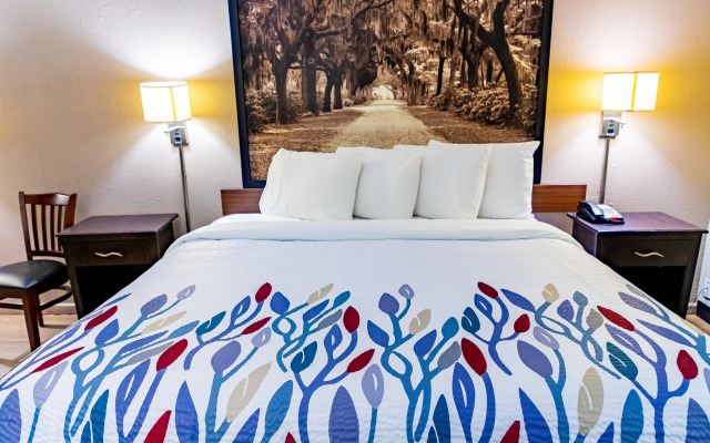 Red Roof Inn Savannah - Richmond Hill/ I-95