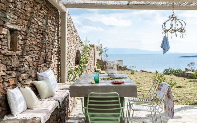 K for Kythnos Sun & Ocean House