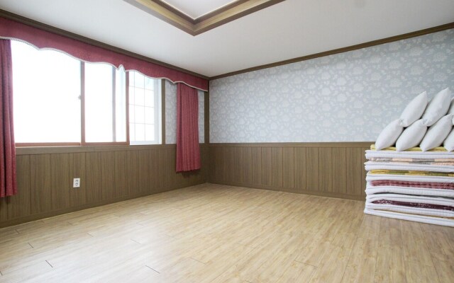 Ulleung Hwangje Hotel