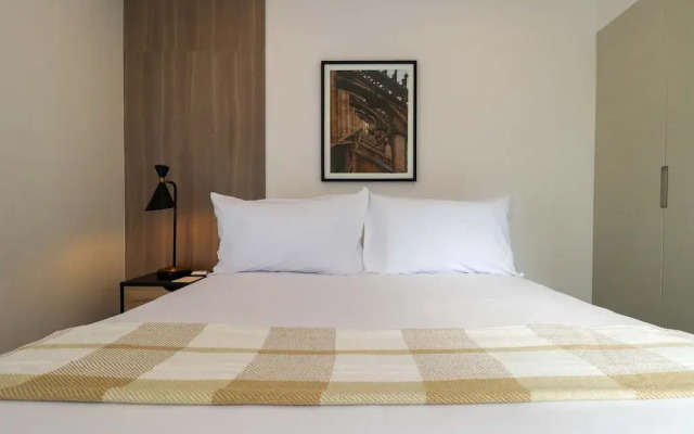 w Grandiose Duplex w Modern Deco in Miraflores